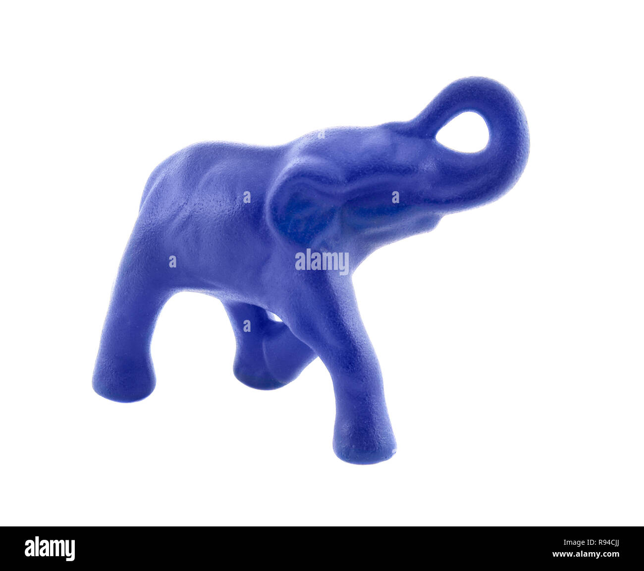 Blue figurina di un elefante isolate su sfondo bianco Foto Stock