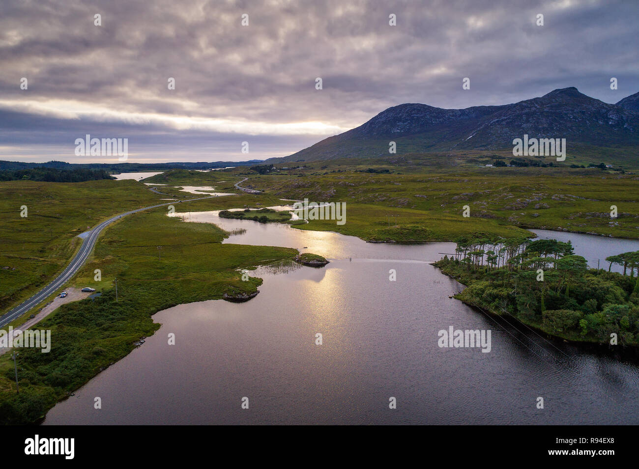 Vista aerea della Pineta isola nel Lago Derryclare Foto Stock