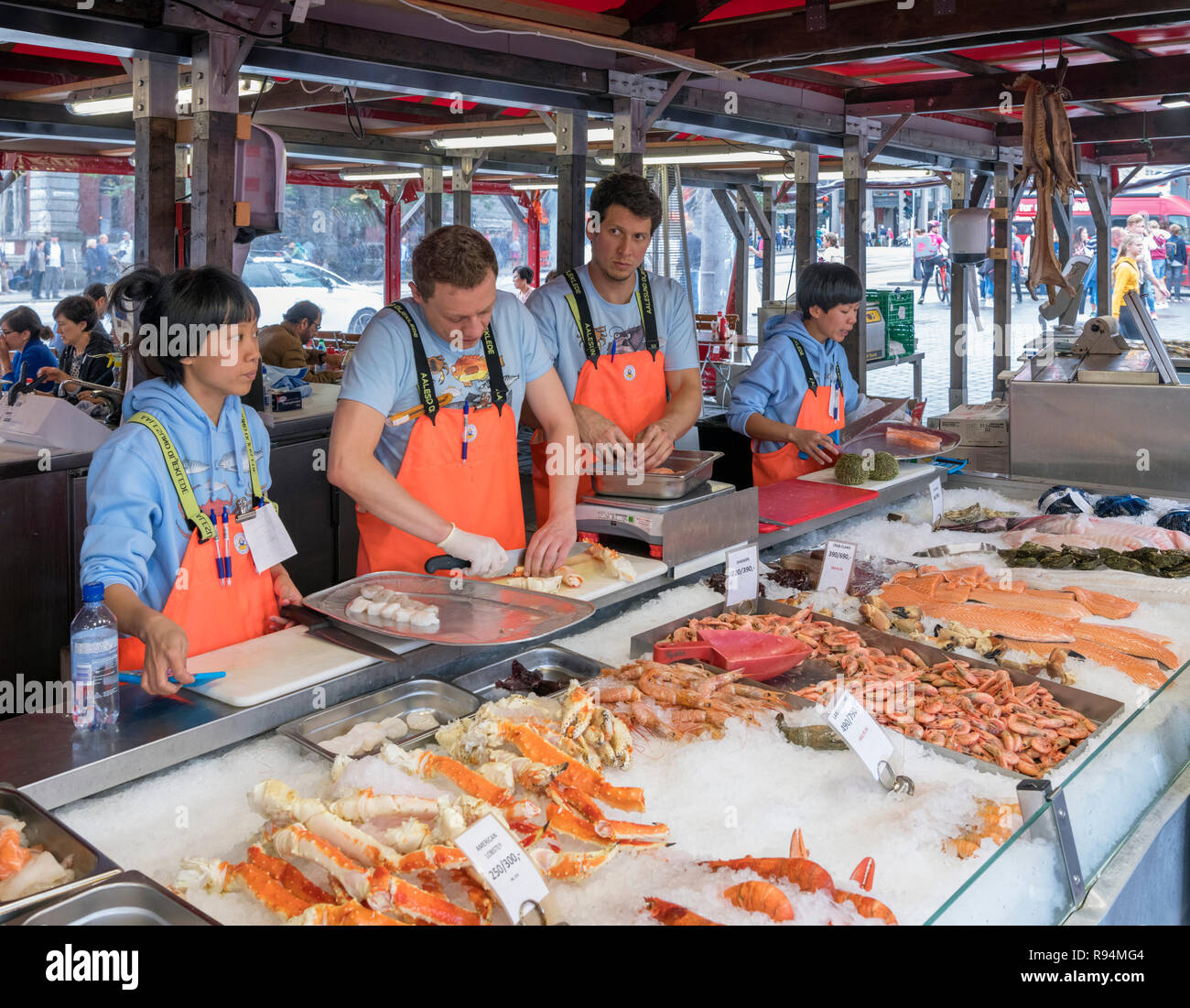 Stallo al mercato del pesce di Torget, porto di Vagen, Bergen, Westland, Norvegia Foto Stock