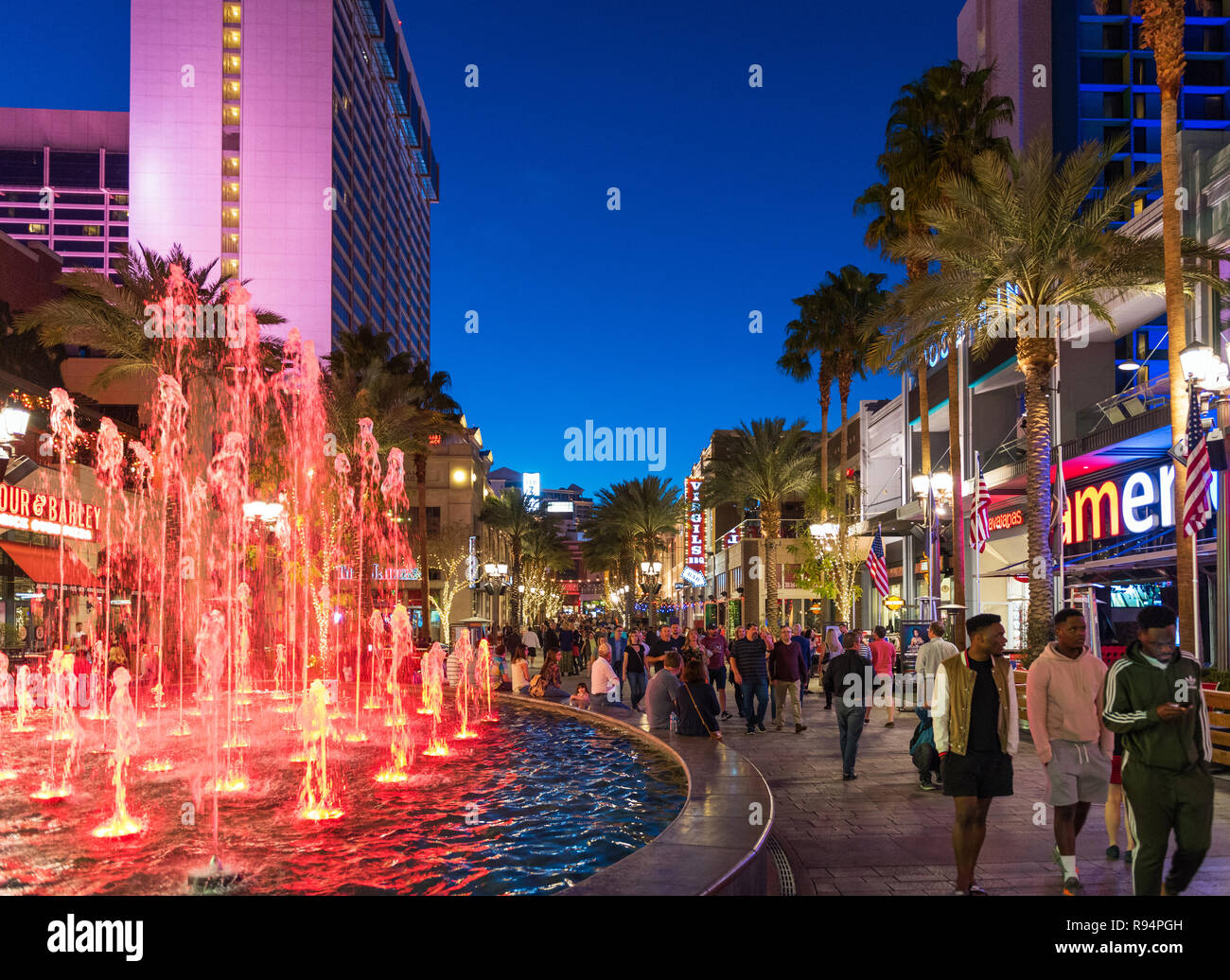 LAS VEGAS, Stati Uniti d'America - 31 gennaio 2018: vista della strada notte di Las Vegas. Con il fuoco selettivo Foto Stock