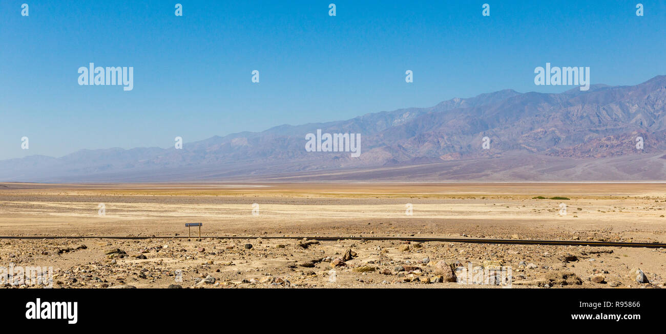 Vista nella Valle della Morte USA Parco Nazionale della Valle della Morte è sulla California-Nevada, confine est della Sierra Nevada. proteggere l'angolo nord-ovest di Foto Stock
