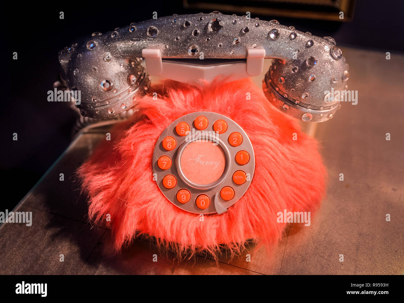 Un Telefono Rosa si trova nella lobby a Elvis Presley's Heartbreak Hotel su Elvis Presley Boulevard a Memphis, Tennessee, Sett. 4, 2015. Foto Stock