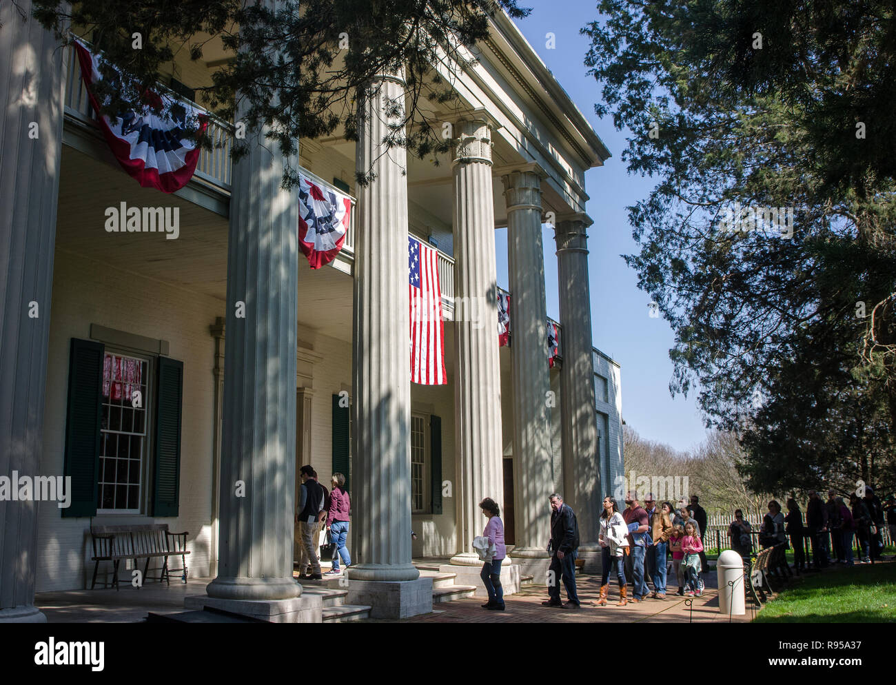 I visitatori di attendere al di fuori del Presidente Andrew Jackson's home, Eremo, Marzo 15, 2018 a Nashville, nel Tennessee. Foto Stock