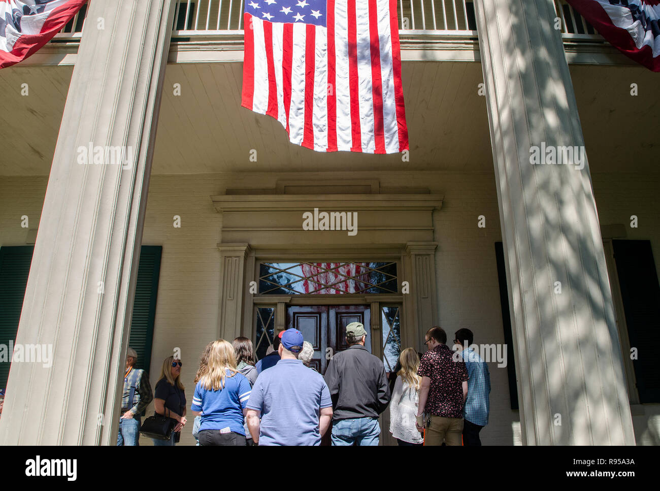 I visitatori di attendere al di fuori del Presidente Andrew Jackson's home, Eremo, a Nashville, Tennessee. Foto Stock