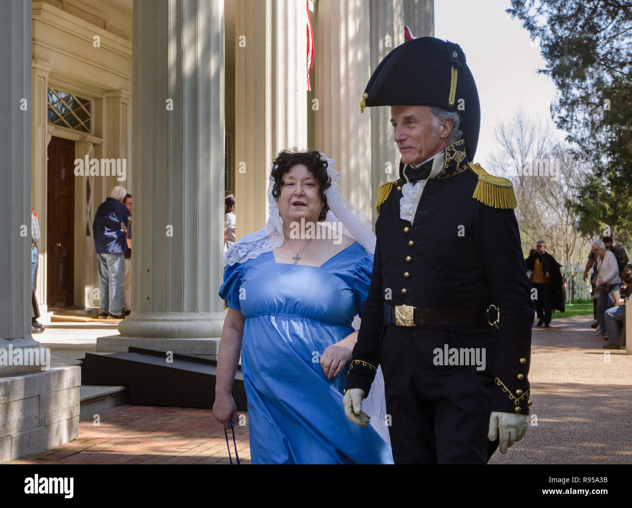 Storia reenactors raffigurante Rachele e Andrew Jackson a piedi davanti a Jackson presidenziali home, Eremo, a Nashville, Tennessee. Foto Stock