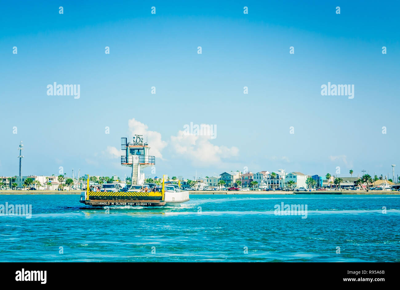 La Arnold W. Oliver navette di traghetto passeggeri dal Aransas Pass ferry terminal al porto Aransas attracco, in Port Aransas, Texas. Foto Stock