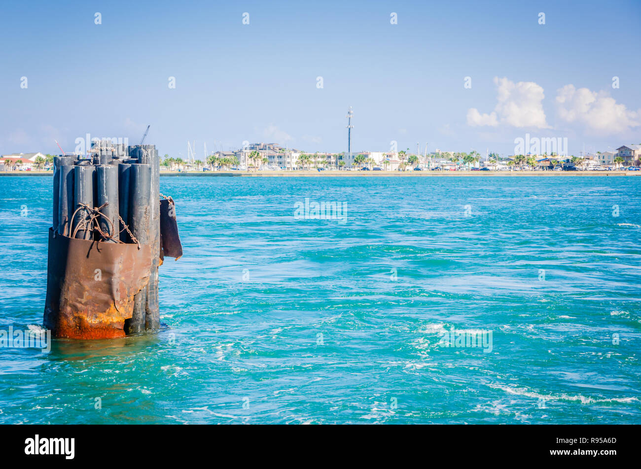 Port Aransas è visto dalla Aransas Pass Traghetto atterraggio, Agosto 25, 2018 in Port Aransas, Texas. Foto Stock