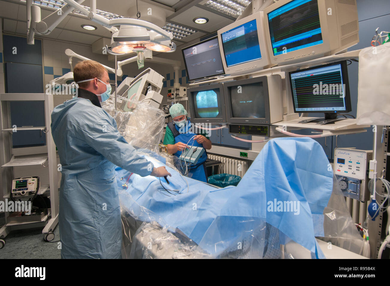 22.08.2012, Germania, Schleswig-Holstein, Kiel - An der Universitaetsklinik in Kiel (UKSH) Kiel wird unter der Leitung von Dr. Hendrik Bonnemeier eine Foto Stock
