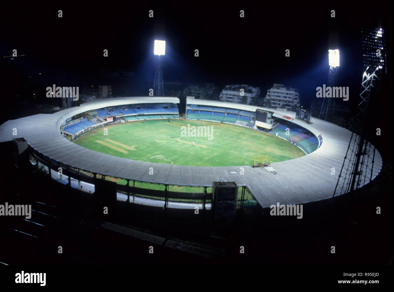 Wankhede Stadium accese di notte , Bombay , Mumbai , Maharashtra , India Foto Stock