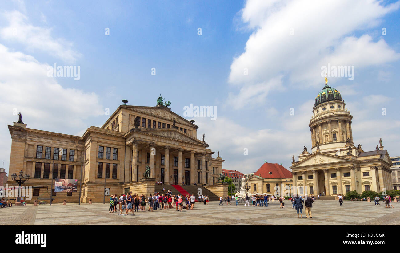 Berlino, Germania - 23 Maggio 2014: Cattedrale tedesca e la sala concerti in piazza Gendarmenmarkt a Berlino, Germania. Foto Stock