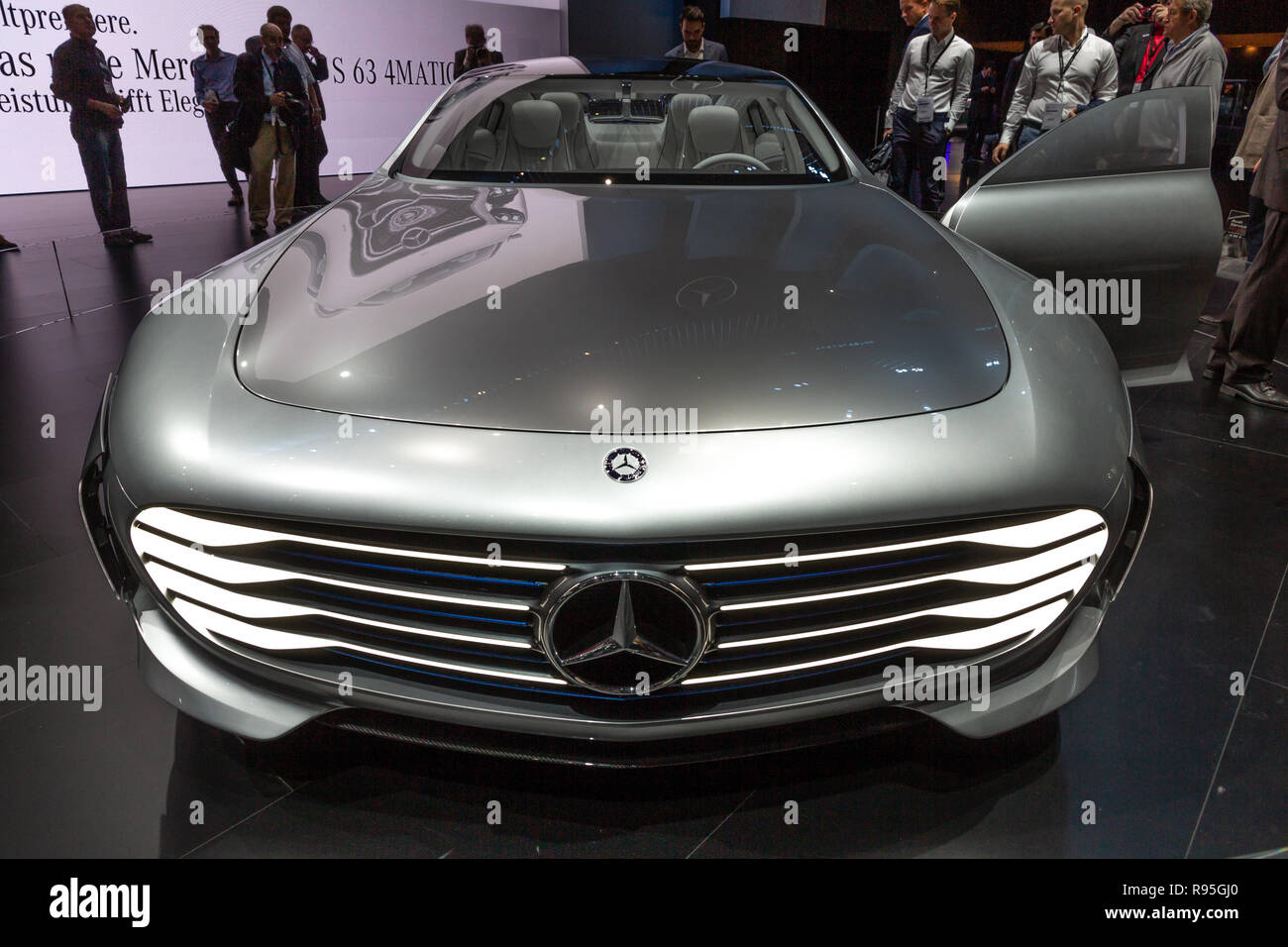 Francoforte, Germania - 16 SET 2015: Mercedes Benz concetto intelligente di IAA aerodinamica auto automobili esposte al salone di Francoforte IAA Motor Show. Foto Stock