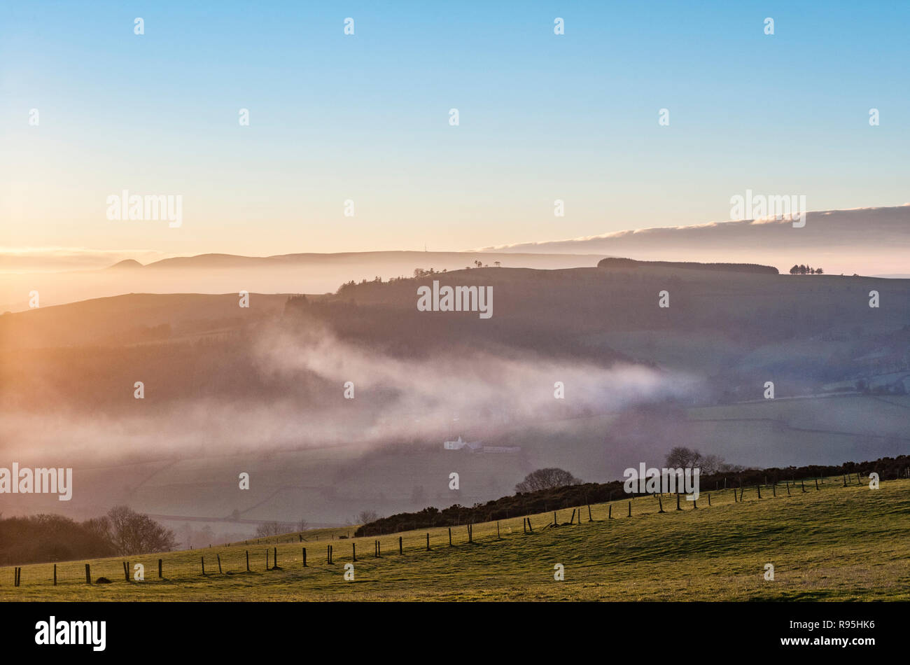 Powys, Regno Unito, d'inverno. Di sera su Stonewall Hill nel paese di confine tra Inghilterra e Galles. Foto Stock