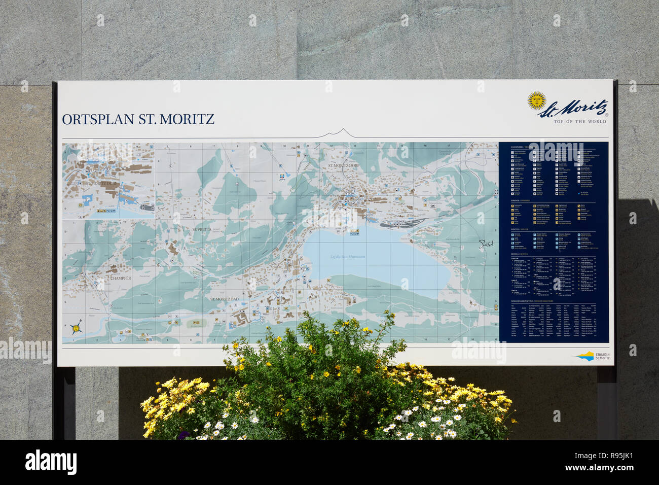 SANKT MORITZ, Svizzera - Agosto 16, 2018: mappa della città e logo in una soleggiata giornata estiva in Sankt Moritz, Svizzera Foto Stock