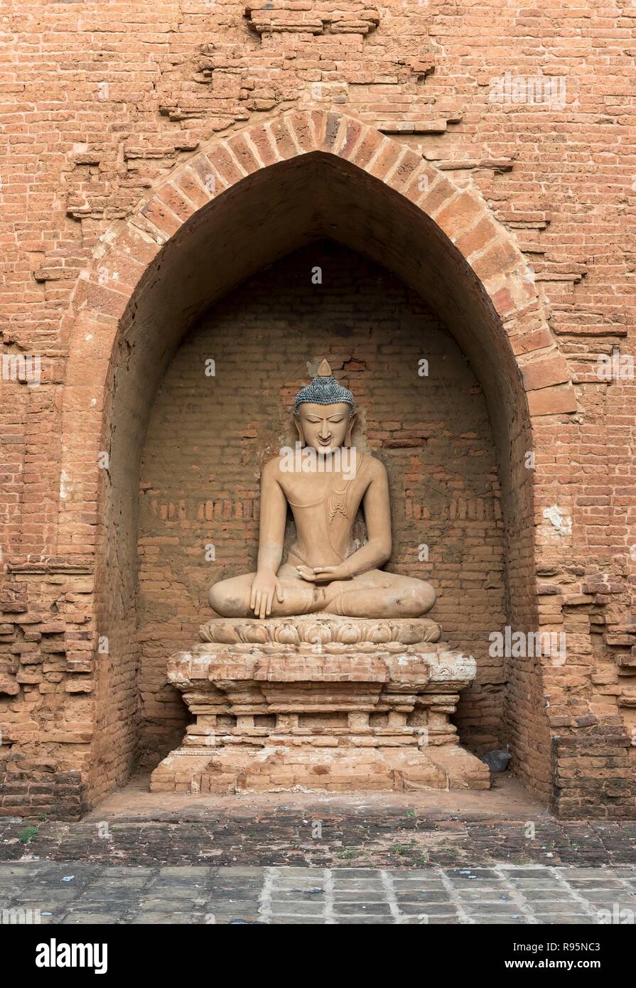 Immagine del Buddha a peccato Myar Shin, Sinmyarshin tempio, Bagan, MYANMAR Birmania Foto Stock