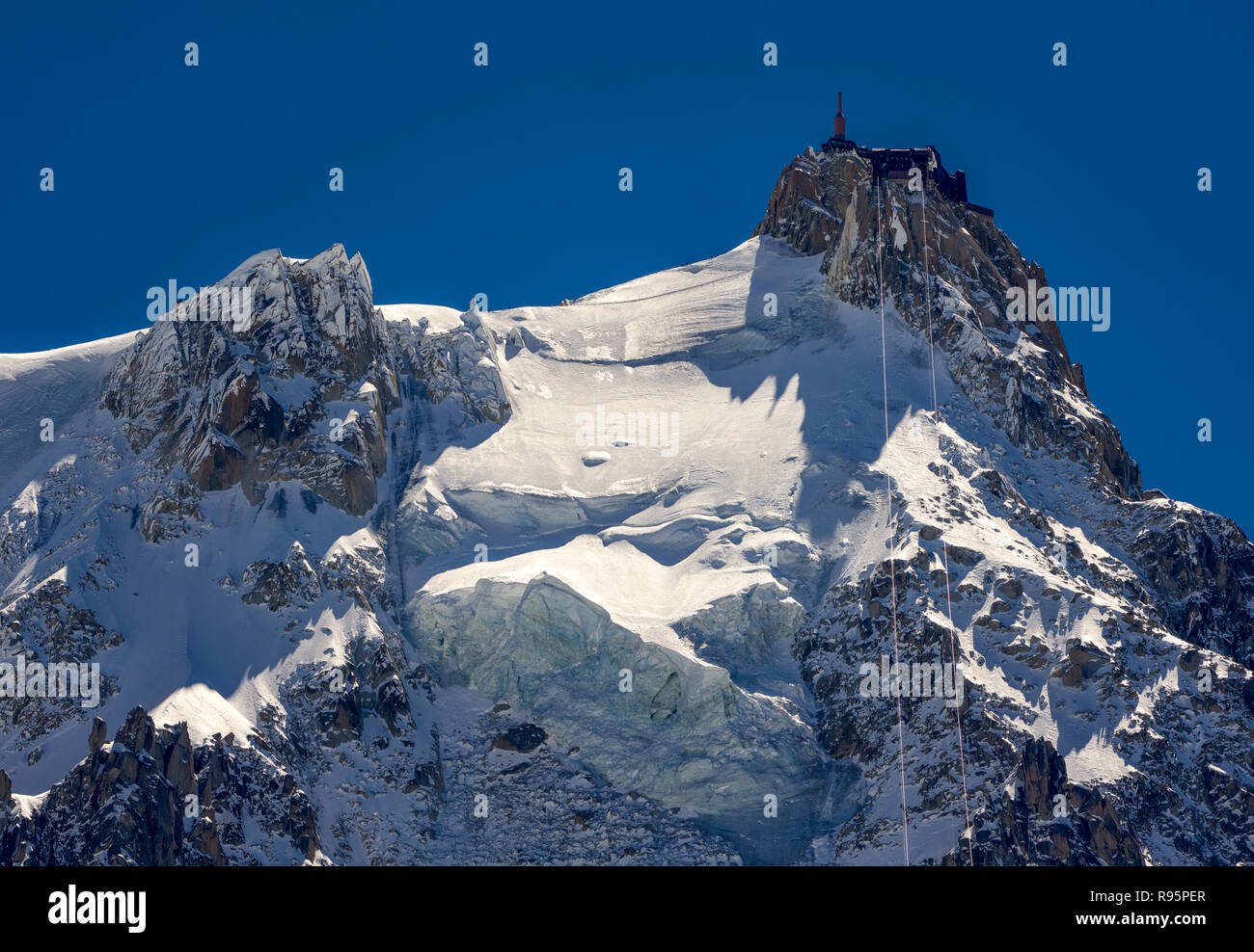Aiguille du Midi. Mont Blanc mountain range, Chamonix Alta Savoia, alpi, Francia Foto Stock