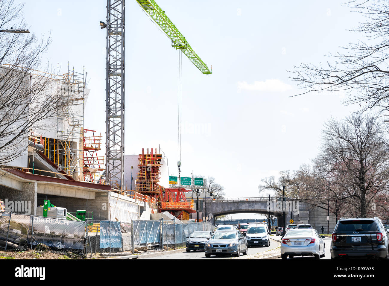 Washington DC, Stati Uniti d'America - Aprile 5, 2018: nuovo sito in costruzione del Centro Kennedy performing arts center nel Distretto di Columbia da Rock greco e Potomac p Foto Stock