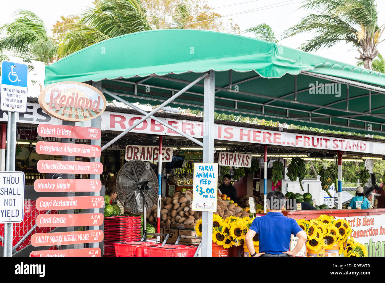 Homestead, Stati Uniti d'America - 2 Maggio 2018: Robert è qui frutta stand, negozio, negozio di vendita rari ed esotici locali, coltivati localmente, frutta tropicale, verdure da road w Foto Stock