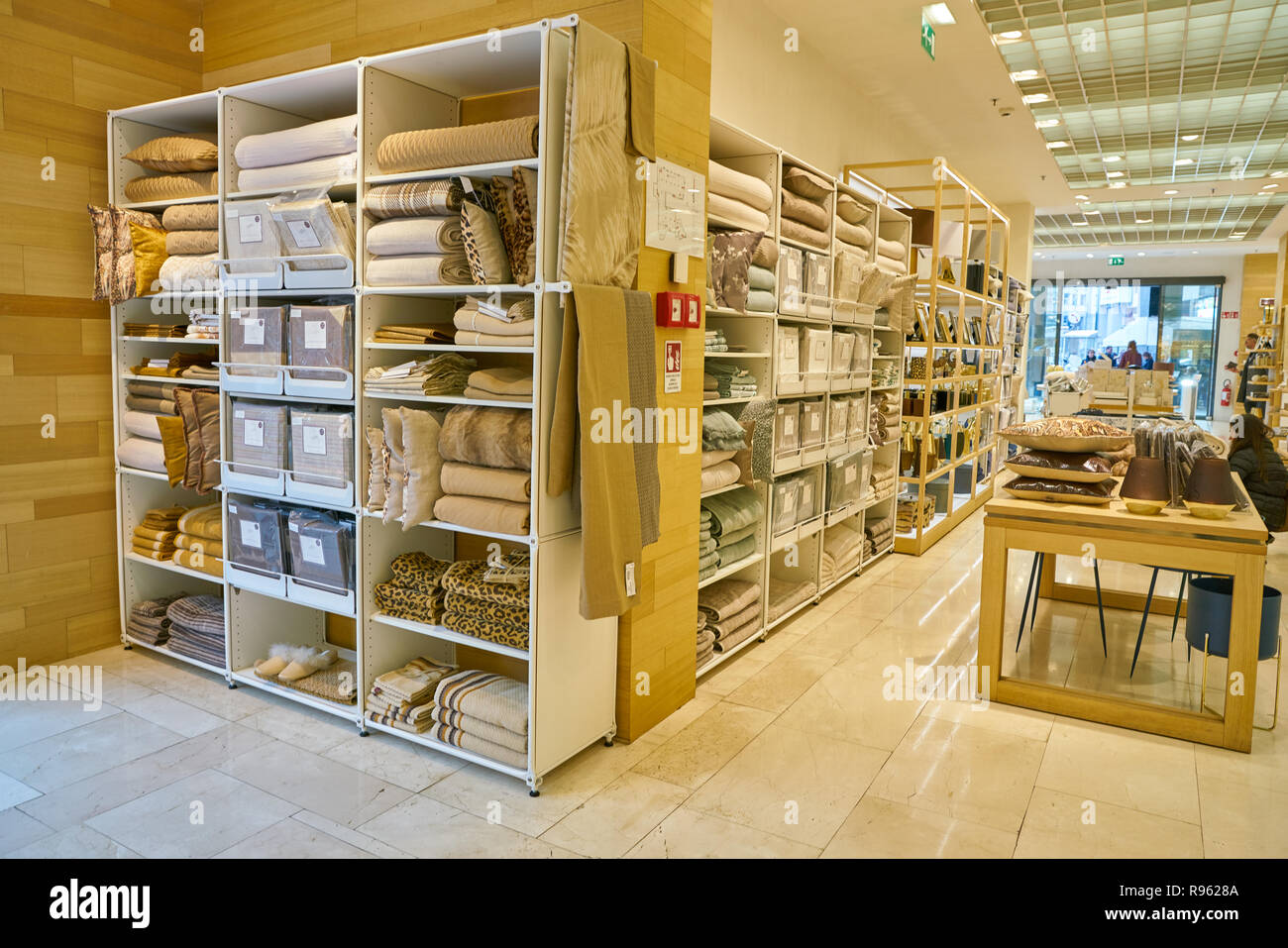 Zara home shop business immagini e fotografie stock ad alta risoluzione -  Alamy