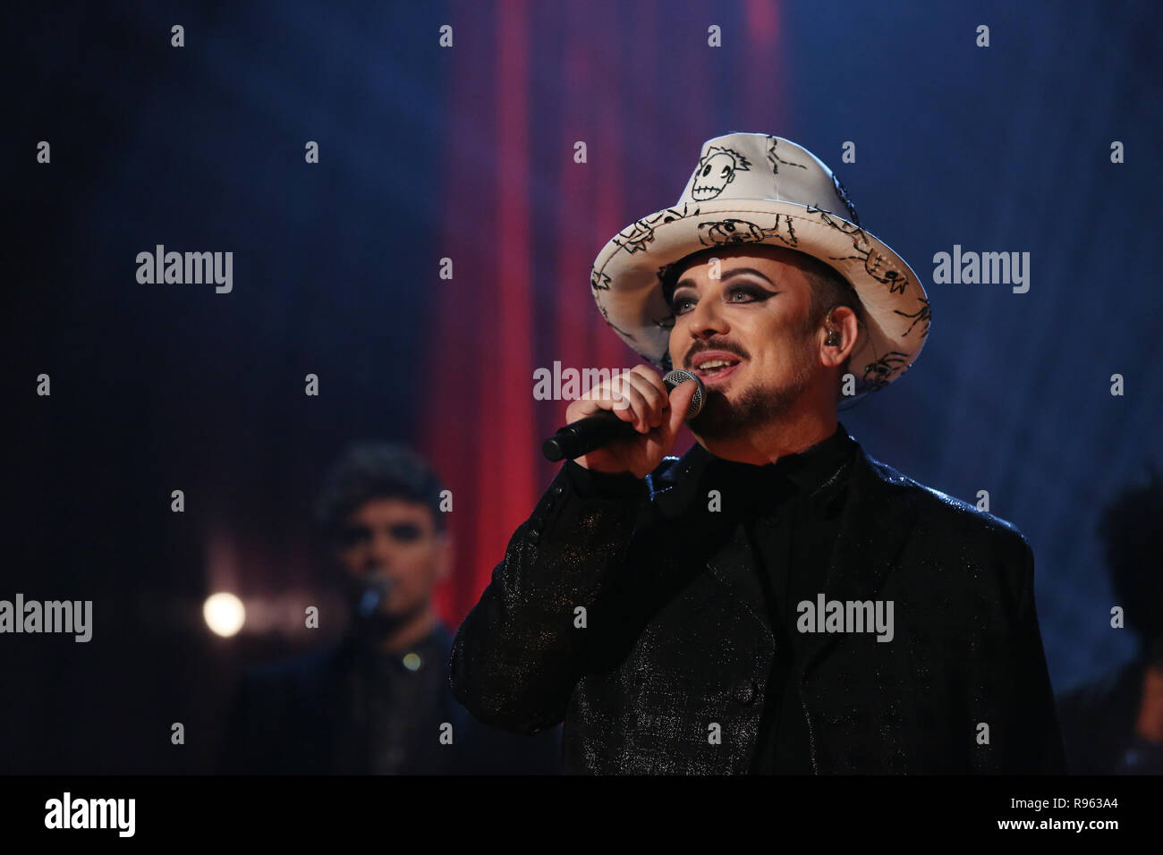 Boy George e cultura Club eseguire durante le riprese del Graham Norton Show alla BBC Studioworks 6 Centro Televisivo, Wood Lane, Londra, per essere messo in onda su BBC One il venerdì sera. Premere l'associazione. Data di rilascio: giovedì 20 dicembre, 2018. Foto di credito dovrebbe leggere: immagini PA a nome della TV in modo Foto Stock