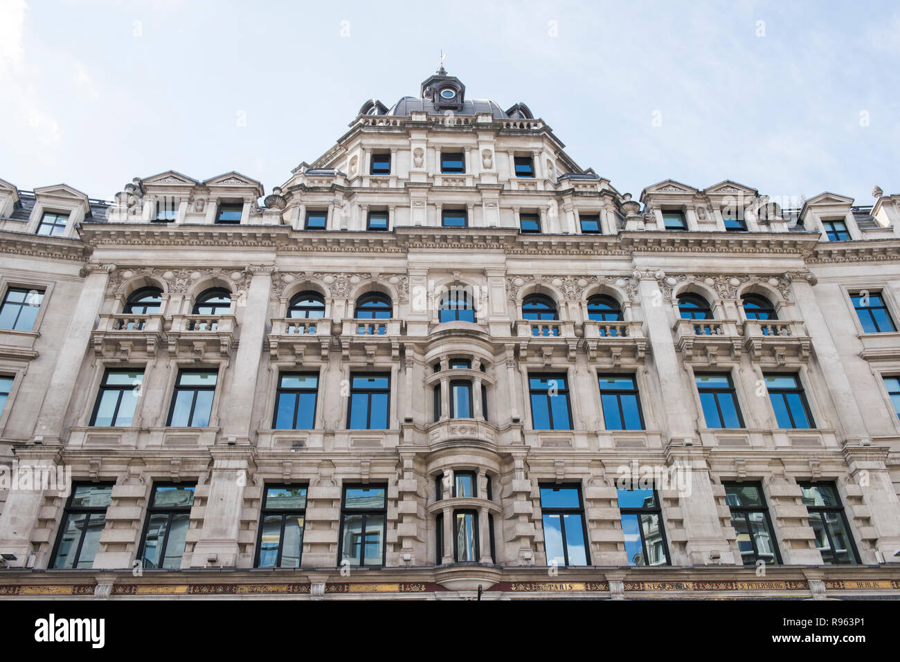 Immagine del Palazzo Reale di Madrid, che è il funzionario spagnolo della famiglia reale di residenza. Si trova nella città di Madrid. L'architettura è ja Foto Stock