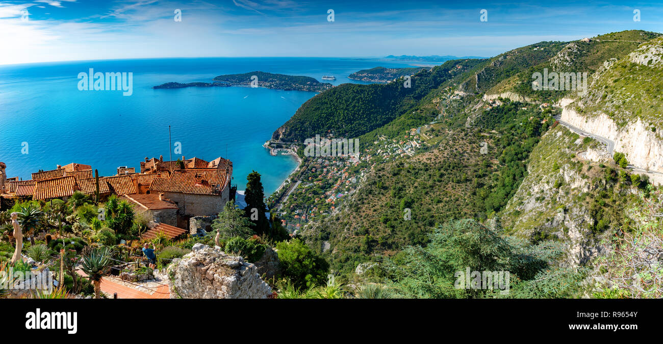 Panoramica vista aerea della Riviera francese, da Eze village nella stagione estiva, frazioni tra la costa della regione, in Francia Foto Stock