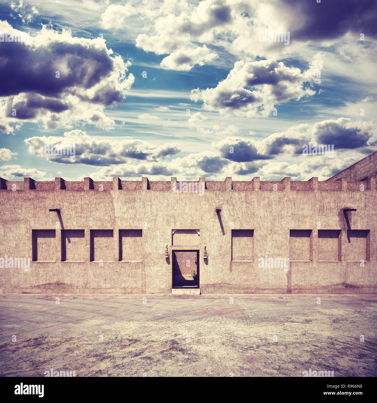 Vintage foto dai toni di tradizionale architettura araba a Dubai Città vecchia, UAE. Foto Stock