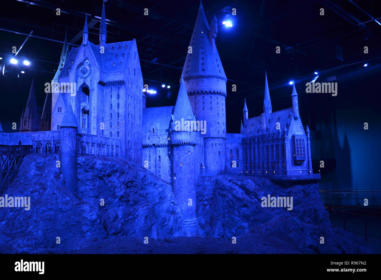 La scuola di Hogwarts Scuola di Magia e Stregoneria di Hogwarts, modello a Harry Potter Studios a Leavesden, London, Regno Unito Foto Stock