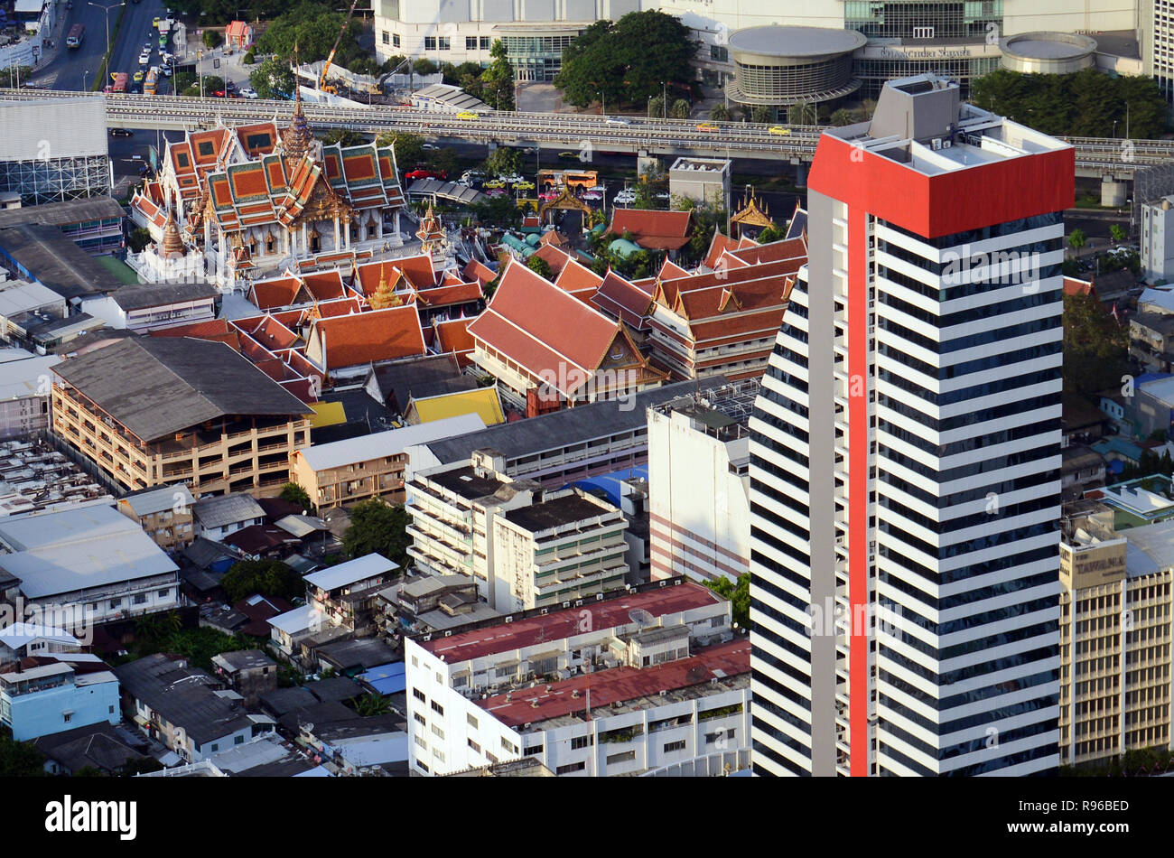 Skulthai Surawong Tower a Bangkok, in Thailandia. Foto Stock