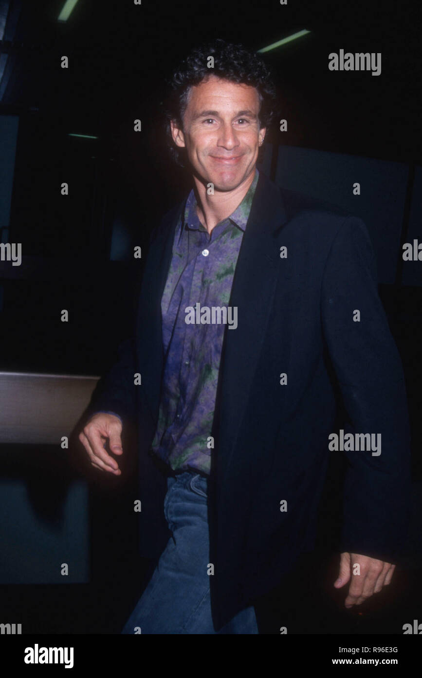 HOLLYWOOD, CA - 12 Maggio: attore Michael Ontkean assiste il "Posse' Premiere su maggio 12,1993 presso il Dome Glossari Affini in Hollywood, la California. Foto di Barry re/Alamy Stock Photo Foto Stock