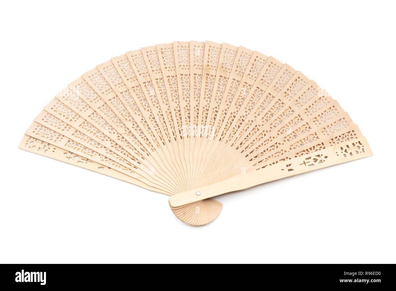 Aprire il pieghevole in legno hand-held fan isolato su bianco Foto Stock