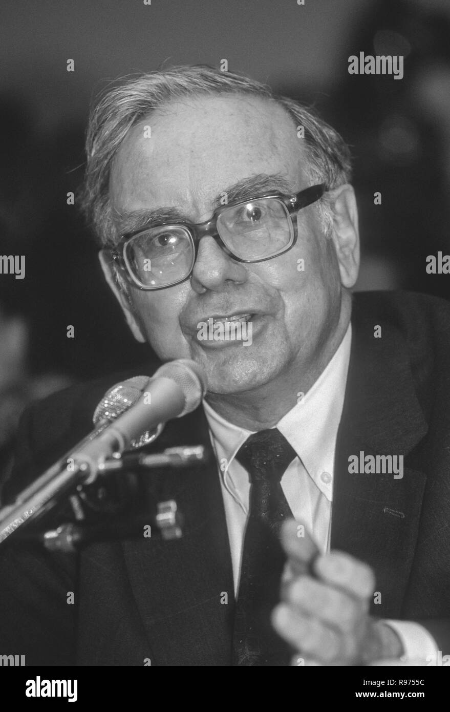 WASHINGTON, DC, Stati Uniti d'America - 4 Settembre 1991: Warren Buffett, Presidente Salomon Brothers, testimonia prima di U.S. Casa Subcmte. sulle telecomunicazioni. Foto Stock