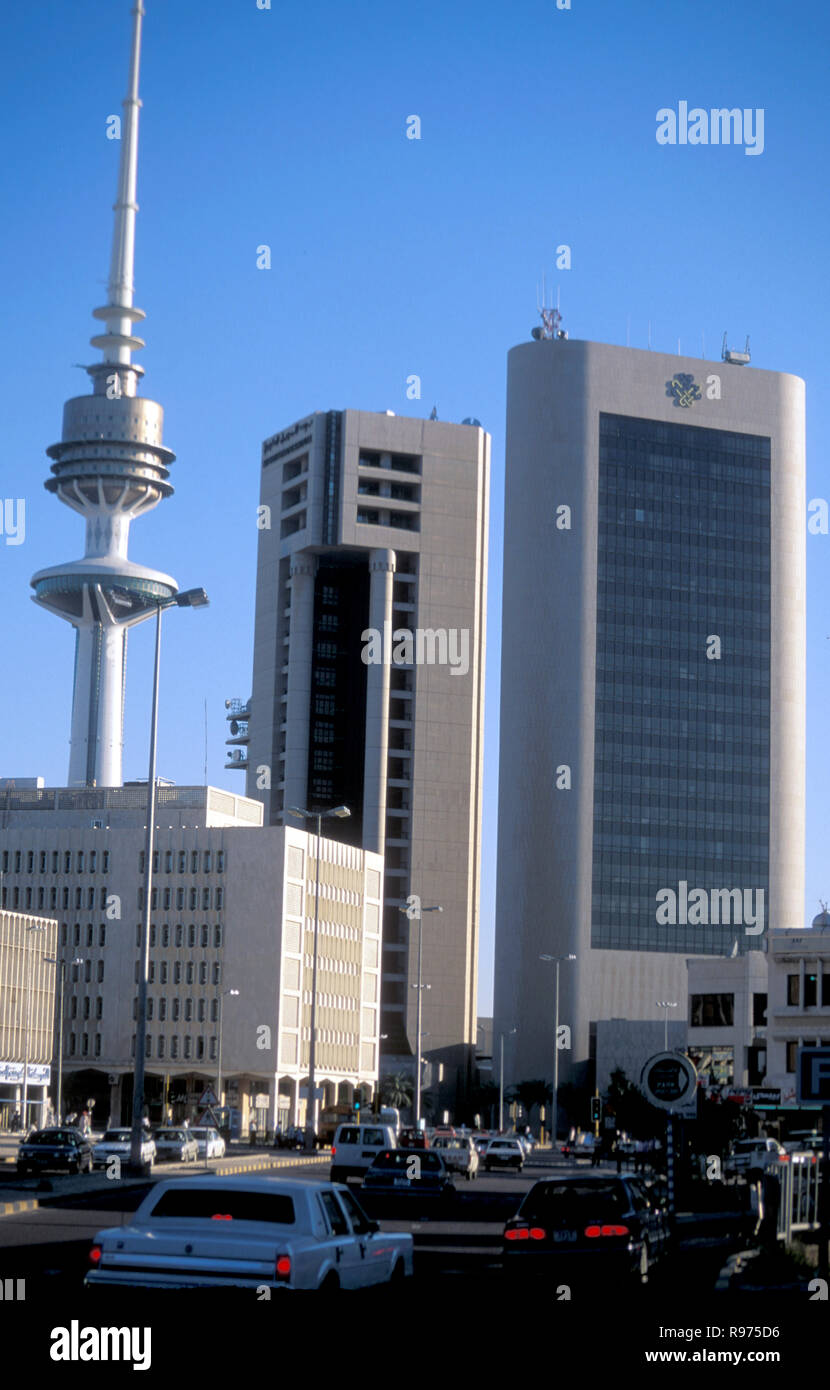 Centrale di Kuwait nel 1991 con highrise e la torre di liberazione Foto Stock