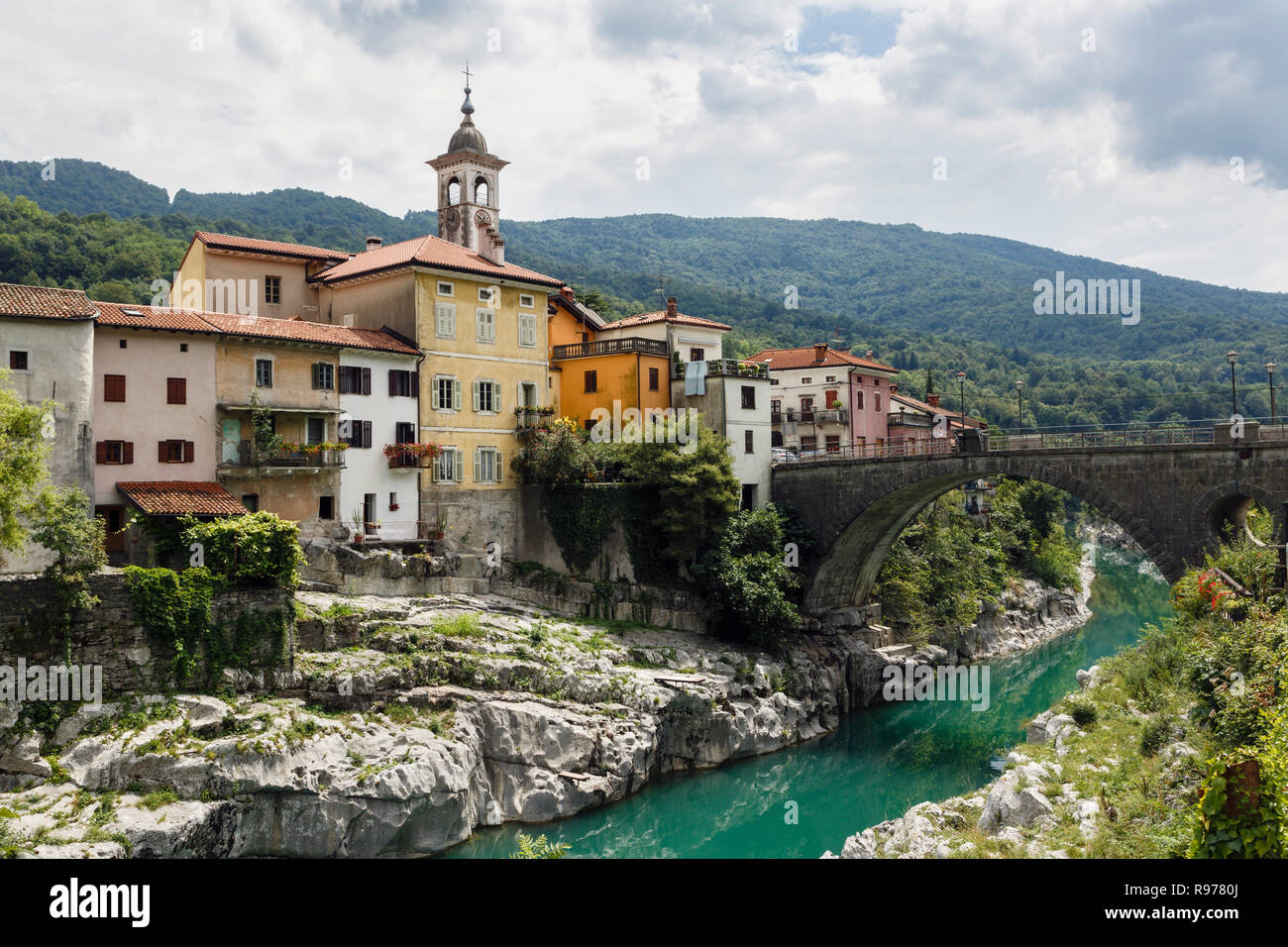 Kanal e il fiume Isonzo, Slovenia Foto Stock