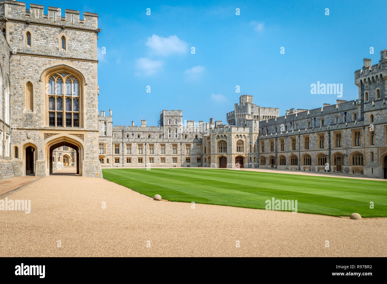 Architettura e design esterno della più antica e più grande castello abitato nel mondo. La sua è anche la residenza della regina a Windsor, Regno Unito Foto Stock