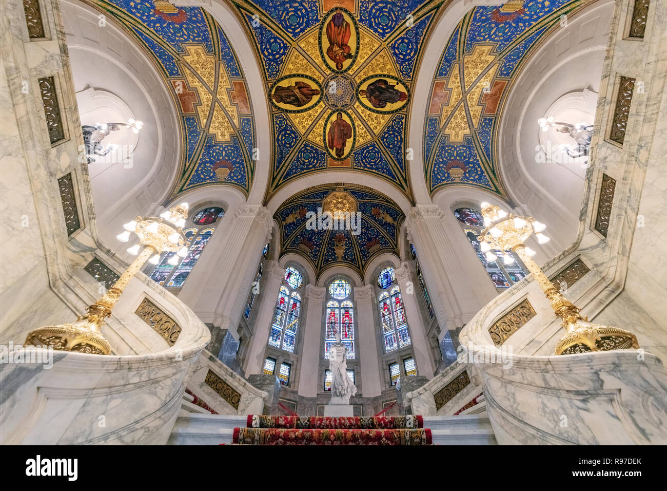 L'Aia, 3 Dicembre 2018 - Le scale della sala principale del Palazzo della Pace, sede della Corte internazionale di giustizia, principale organo giurisdizionale dell'unità Foto Stock