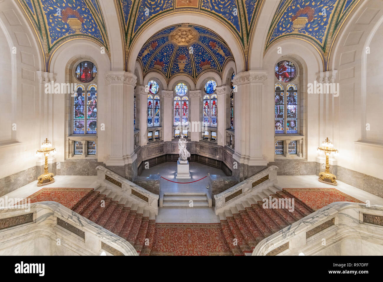 L'Aia, 3 Dicembre 2018 - Le scale della sala principale del Palazzo della Pace, sede della Corte internazionale di giustizia, principale organo giurisdizionale dell'unità Foto Stock