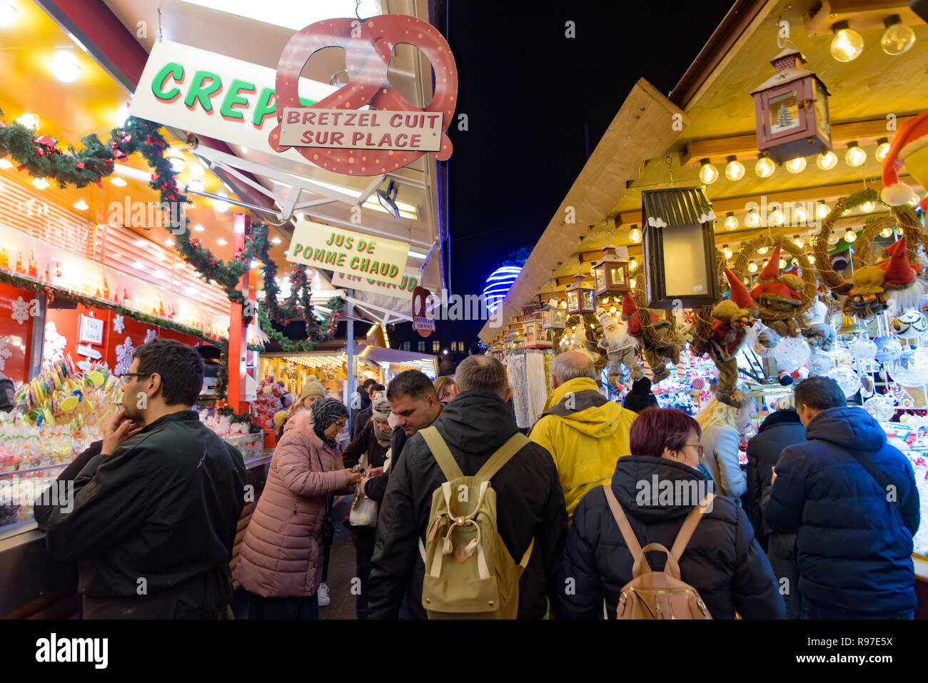 2018 Mercatino di Natale a Strasburgo, capitale de Noel in Alsazia, Francia Foto Stock