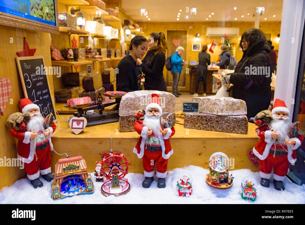 Decorazione di Natale nei negozi a Strasburgo, capitale de Noel in Francia Foto Stock