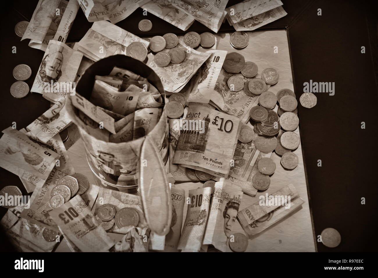 Foto di sterline britanniche dopo l'apertura della scatola di denaro Foto Stock