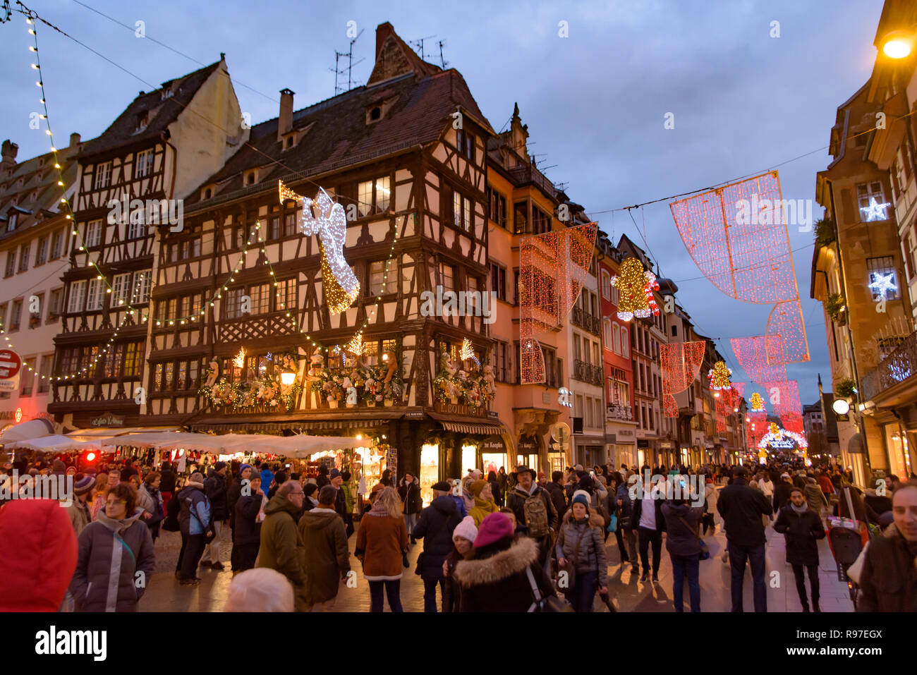 2018 Mercatino di Natale a Strasburgo, capitale de Noel in Alsazia, Francia Foto Stock