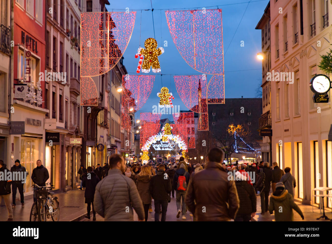 2018 Mercatino di Natale a Strasburgo, capitale de Noel in Alsazia, Francia Foto Stock