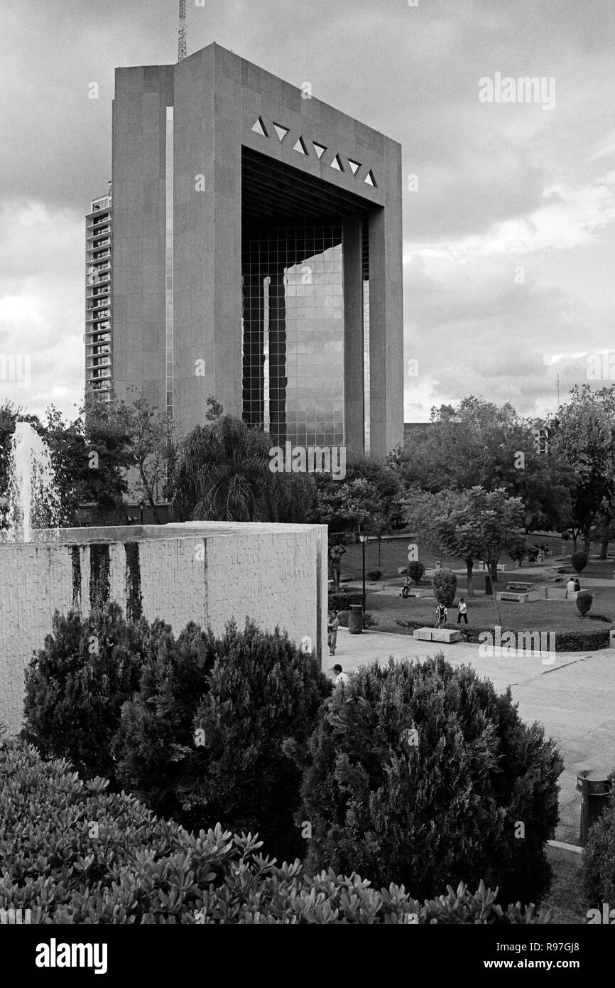 MONTERREY NL/MESSICO - Nov 10, 2003: Alta Corte di giustizia la costruzione presso il Macroplaza Foto Stock