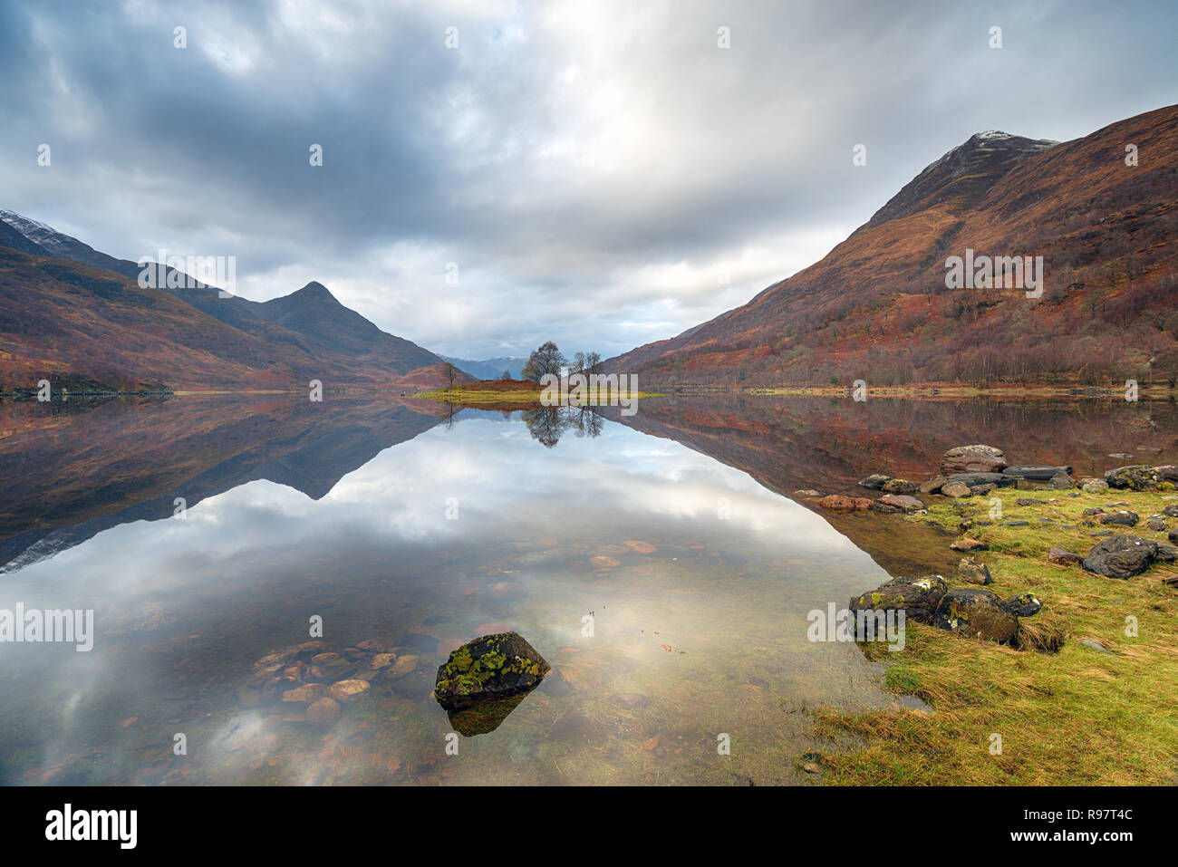 La North Shore di Loch Leven nelle Highlands della Scozia Foto Stock