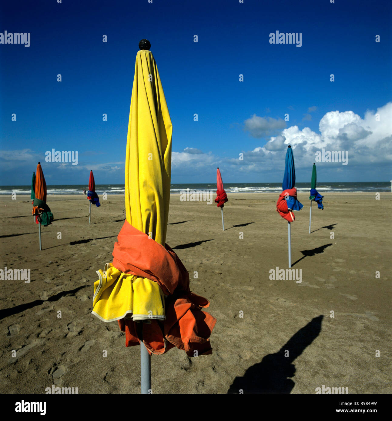Ombrellone in spiaggia, Deauville, Normandia, Francia, Europa Foto Stock