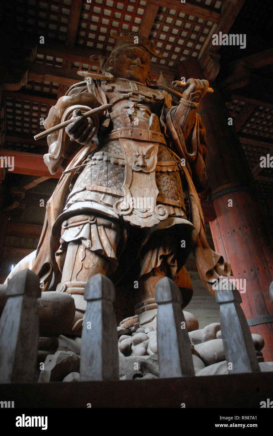 Statua lignea di Komokuten custode, il Tempio Todaiji, Nara, Giappone. Foto Stock