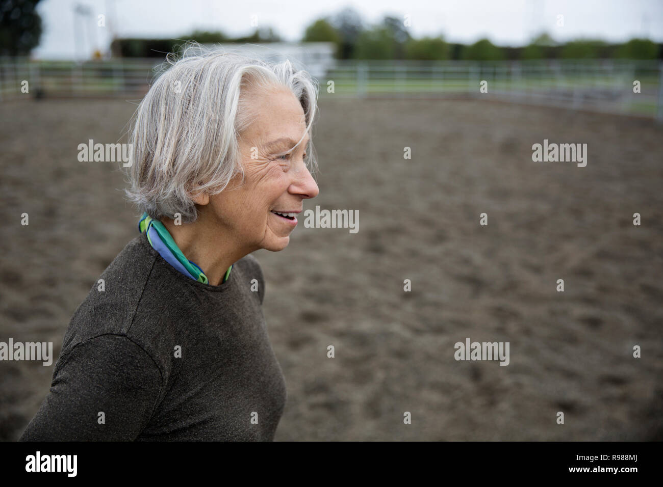 Senior donna nel campo Foto Stock