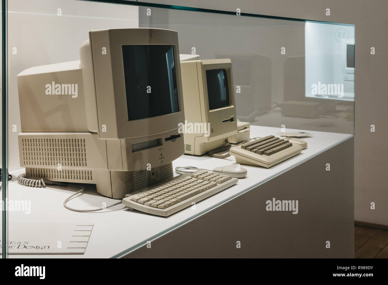 Praga, Repubblica Ceca - 28 agosto 2018: computer Macintosh sul display interno Apple Museum di Praga, la più grande collezione privata di fabbricazione Apple Foto Stock