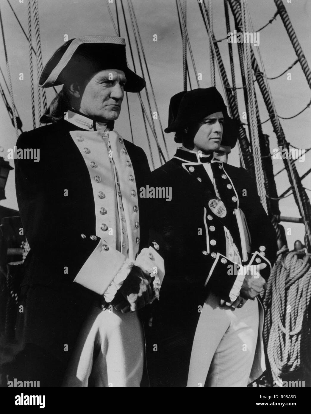 ESCENA DE LA PELICULA 'REBELION A BORDO' - 1962 - Marlon Brando Y TREVOR HOWARD - (EEUU). Autore: pietra miliare, Lewis. Foto Stock