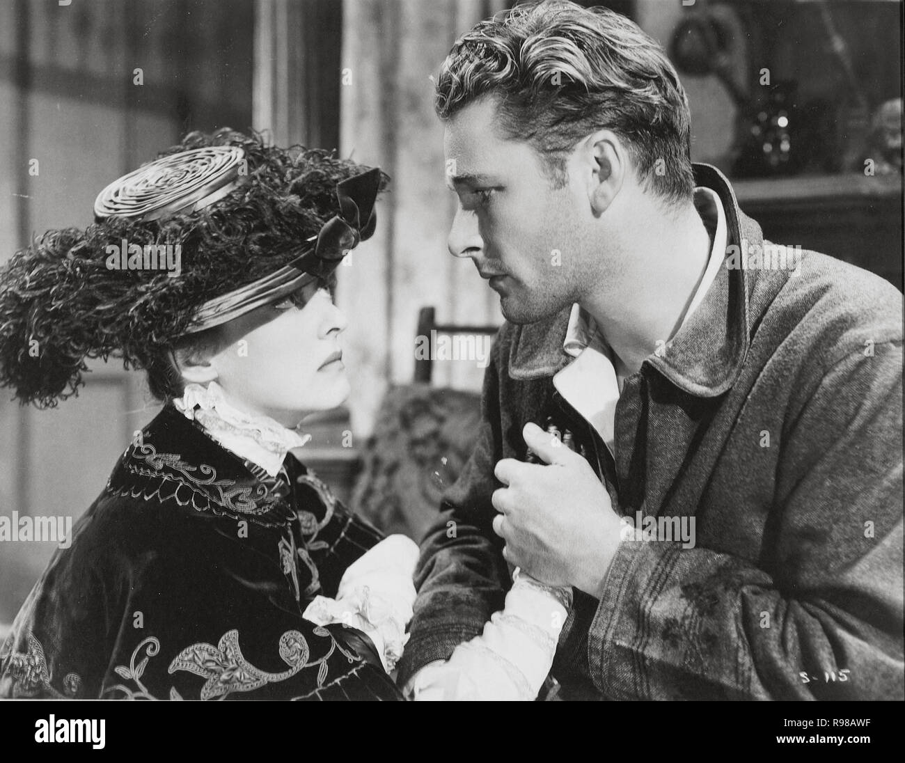 Pellicola originale titolo: le suore. Titolo italiano: le suore. Anno: 1938. Direttore: Anatole Litvak. Stelle: BETTE DAVIS; Errol Flynn. Credito: WARNER BROS. / Album Foto Stock