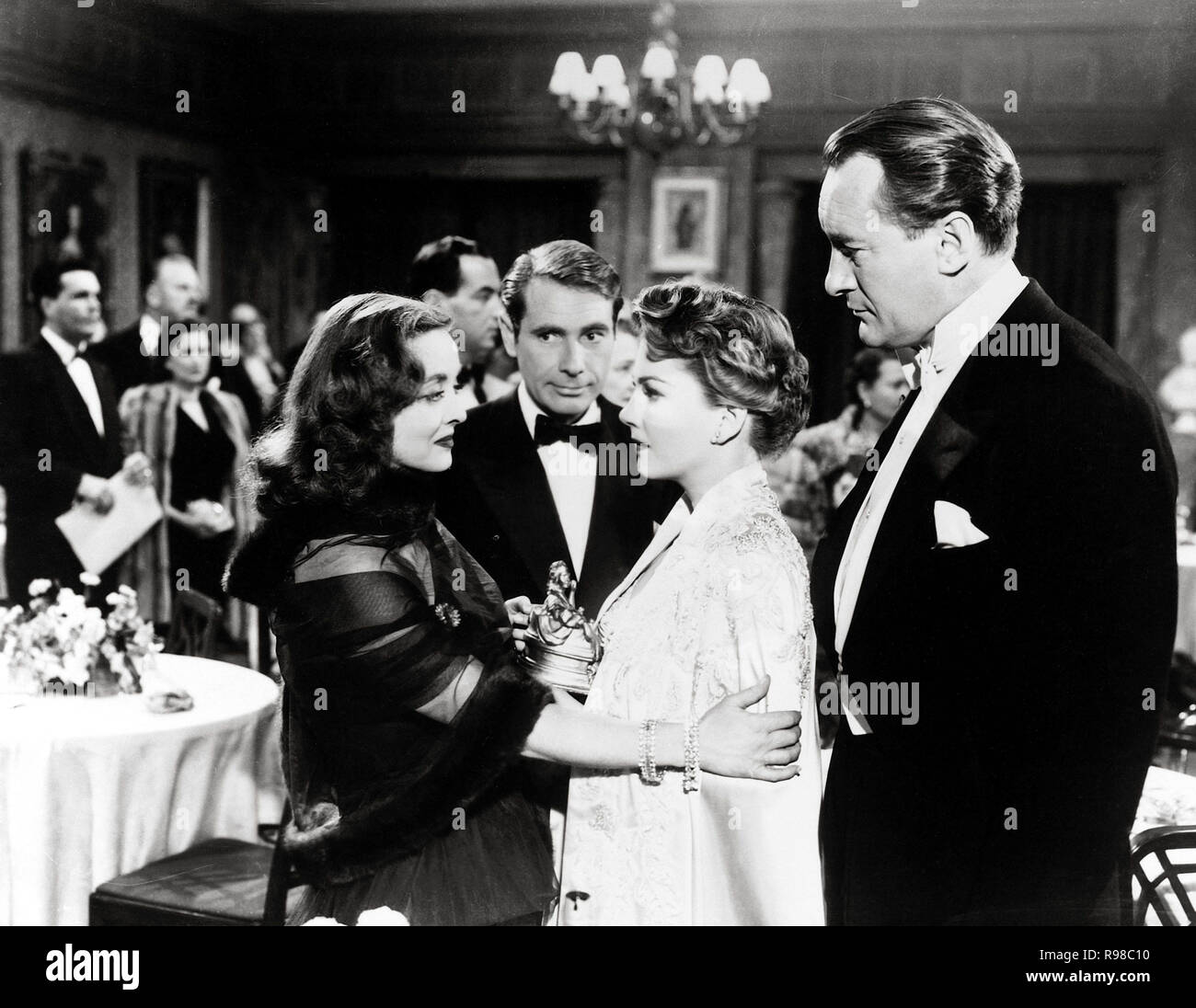 Pellicola originale titolo: All About Eve. Titolo inglese: All About Eve. Anno: 1950. Direttore: Joseph L. MANKIEWICZ. Stelle: BETTE DAVIS; GEORGE SANDERS; GARY MERRILL; ANNE BAXTER. Credito: 20TH CENTURY FOX / Album Foto Stock